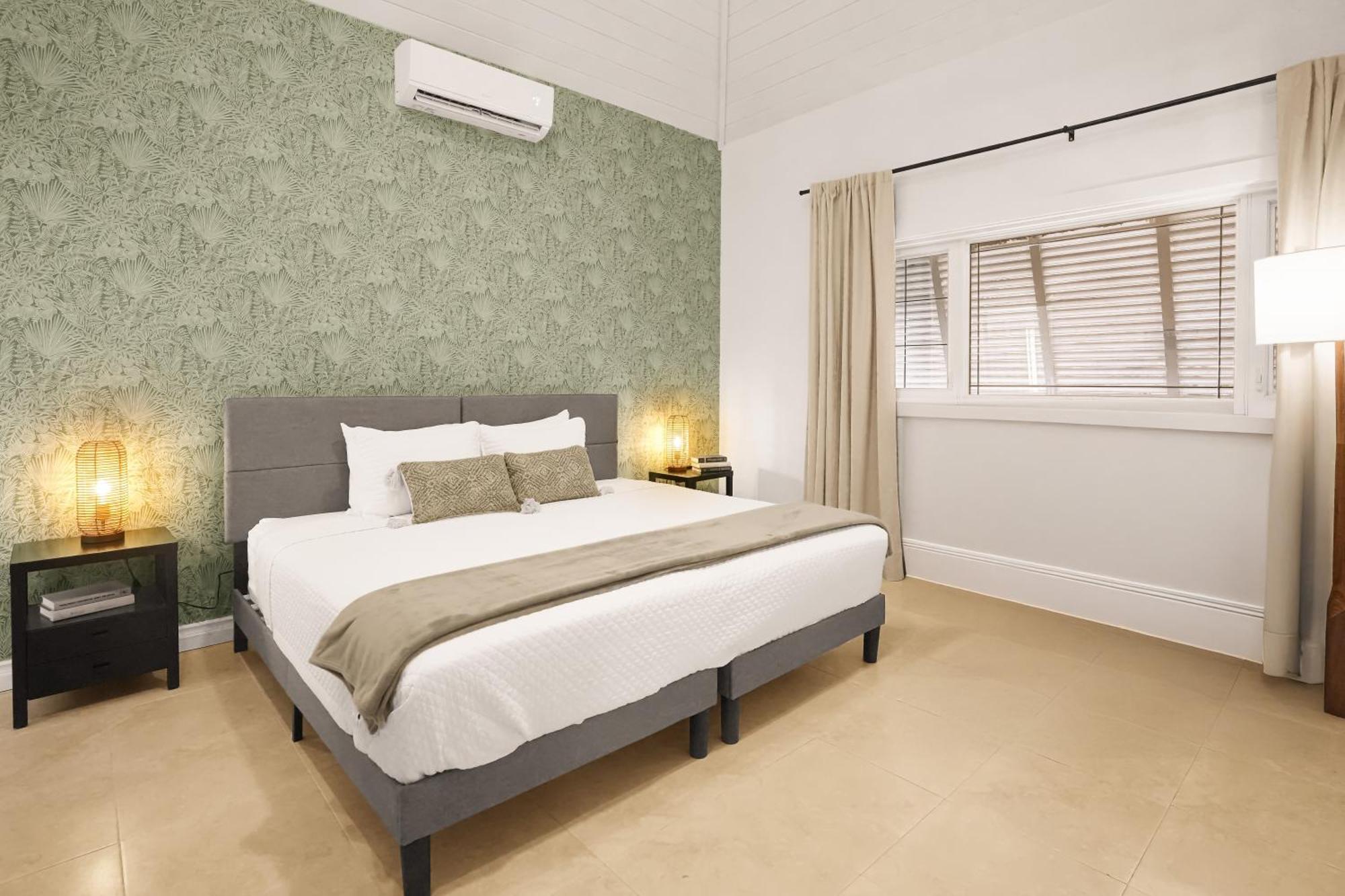 ווסט ביי Cobalt Coast Resort מראה חיצוני תמונה
